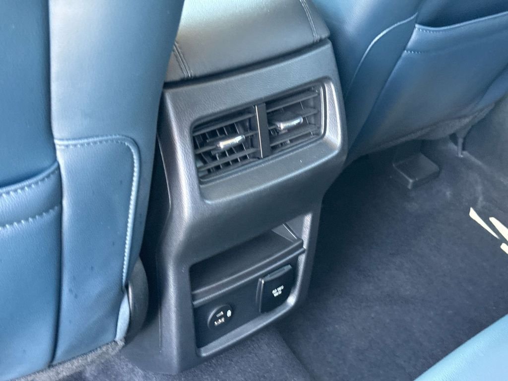 Used 2022 Oxford White Ford SEL image 17