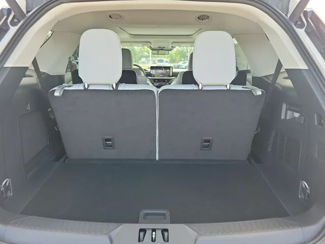 New 2026 Star White Metallic Tri-Coat Ford Platinum™ image 7