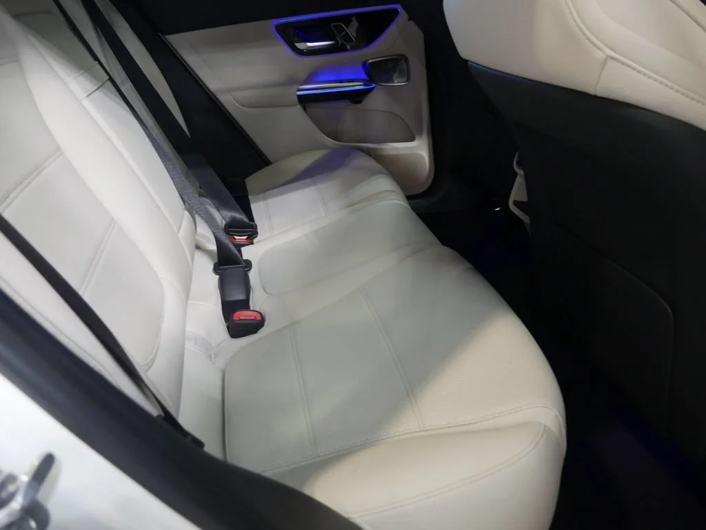 New 2026 Polar White Mercedes-Benz GLC 300 image 21