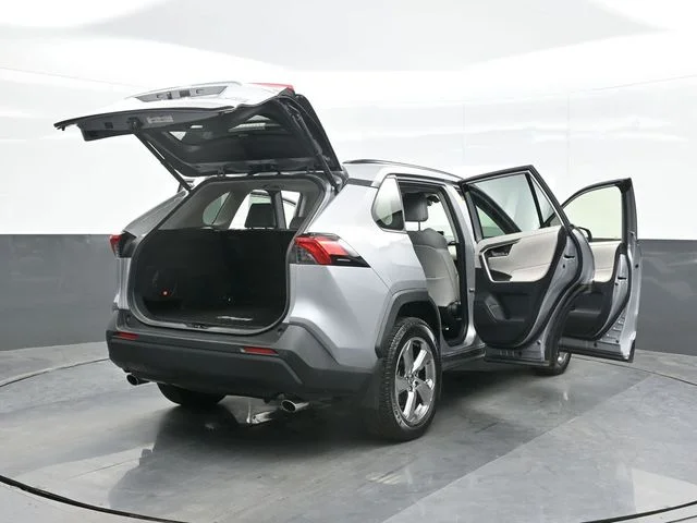 Used 2021 Silver Toyota XLE Premium image 29