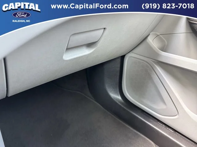 Used 2018 White GMC SLT image 27