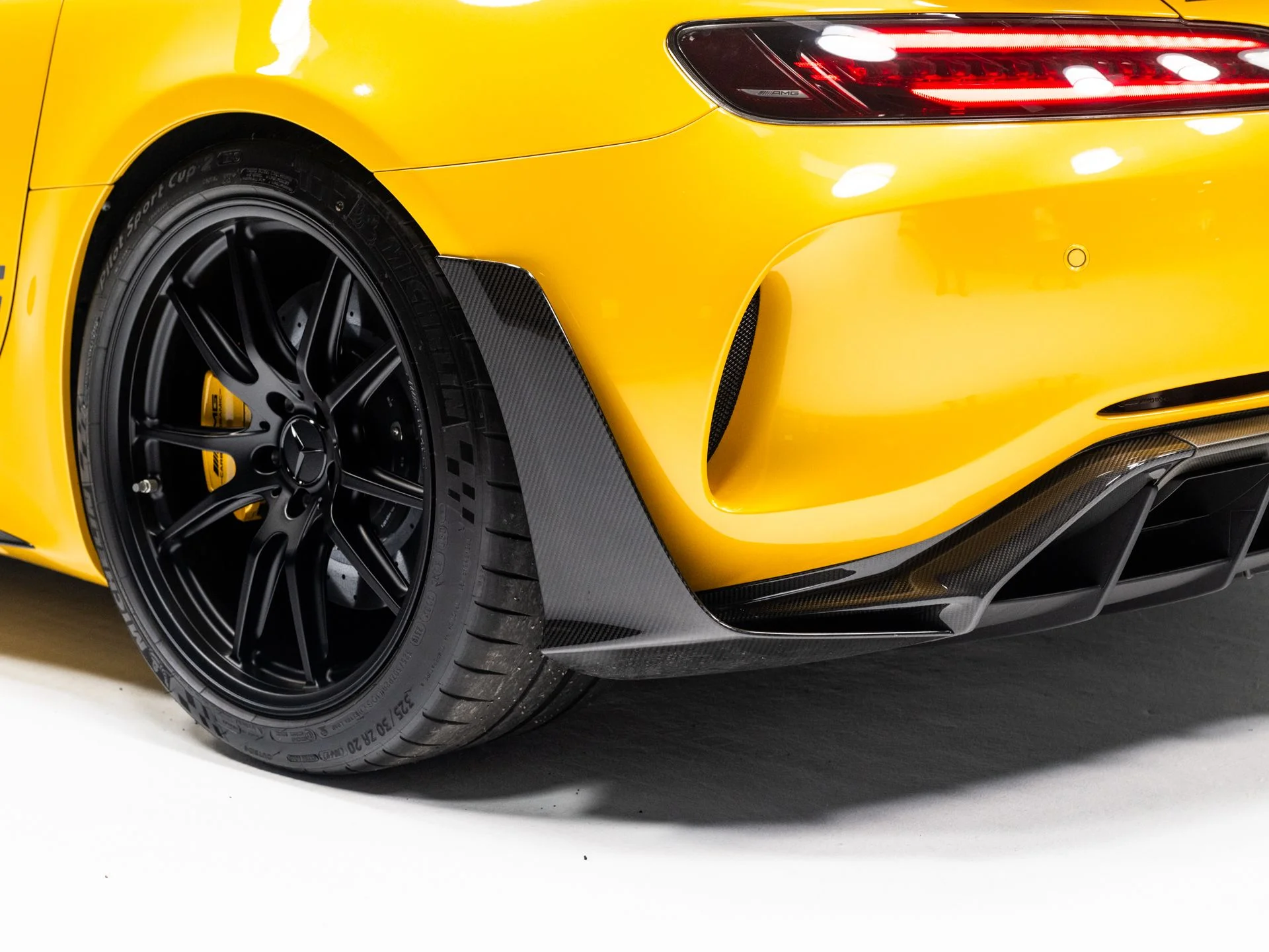 Used 2020 AMG Solarbeam Yellow Metallic Mercedes-Benz R image 25