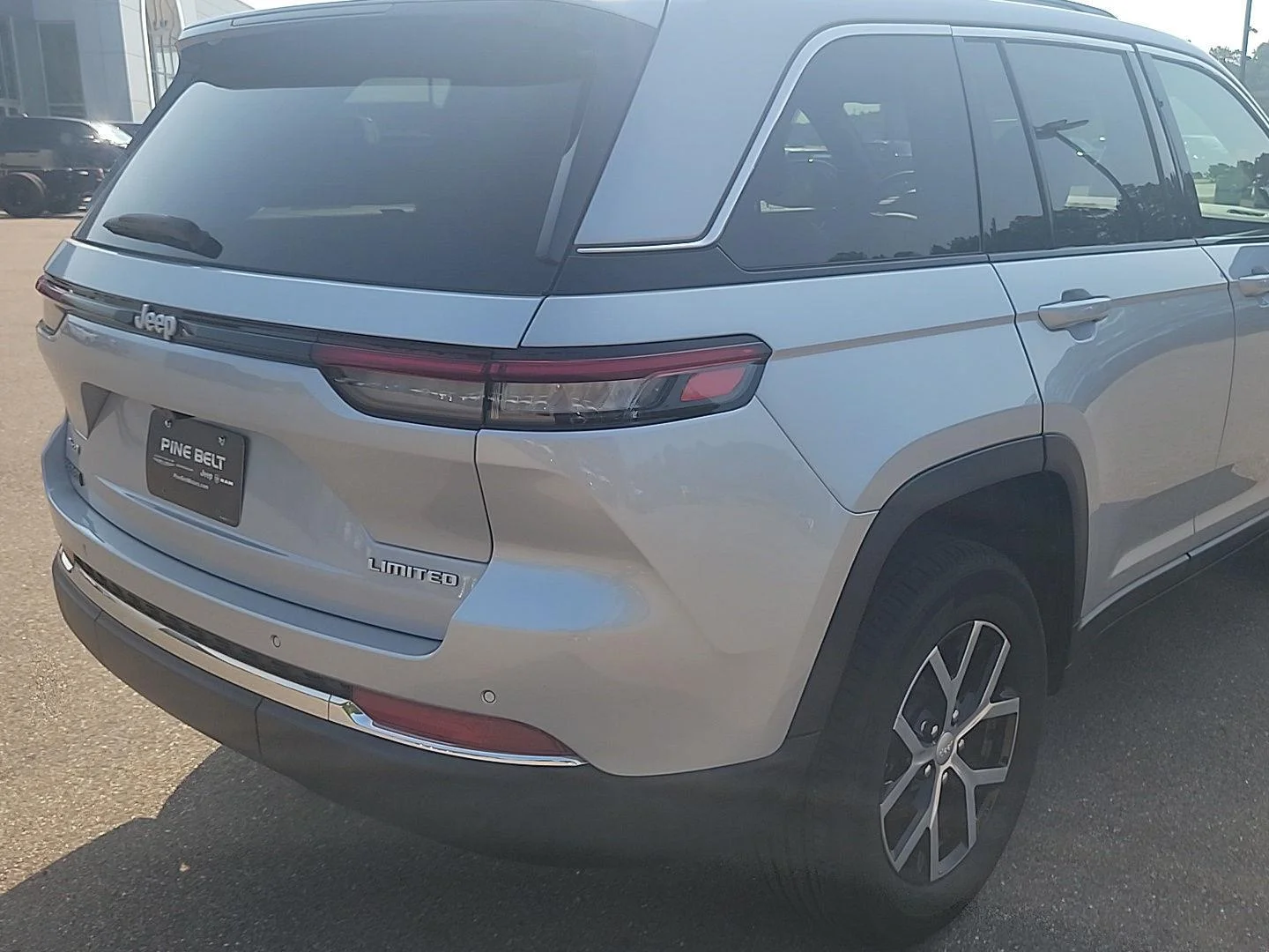 Used 2025 Silver Zynith Jeep Limited image 4