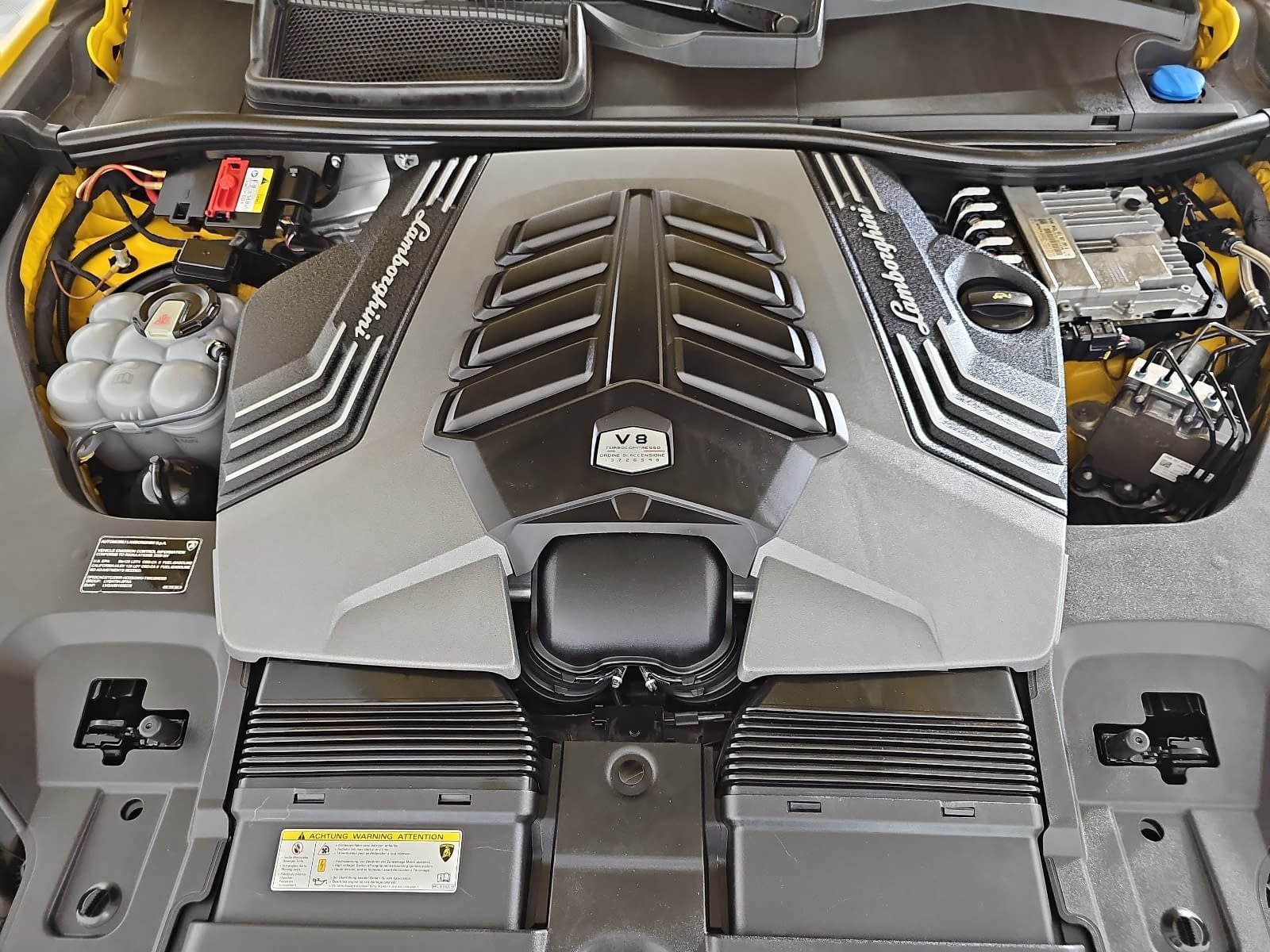 Used 2020  Lamborghini Base image 30