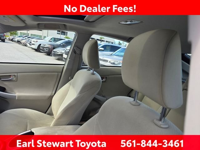 Used 2013 White Toyota Three image 9