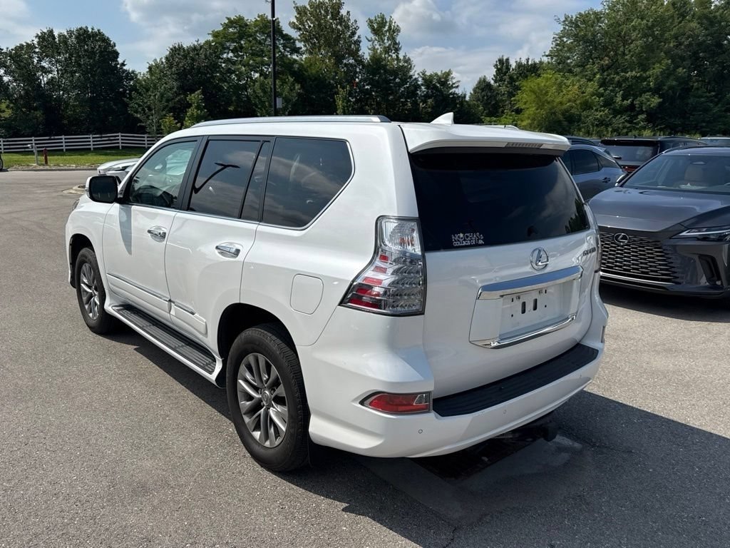 Used 2017 Starfire Pearl Lexus 460 Luxury image 11