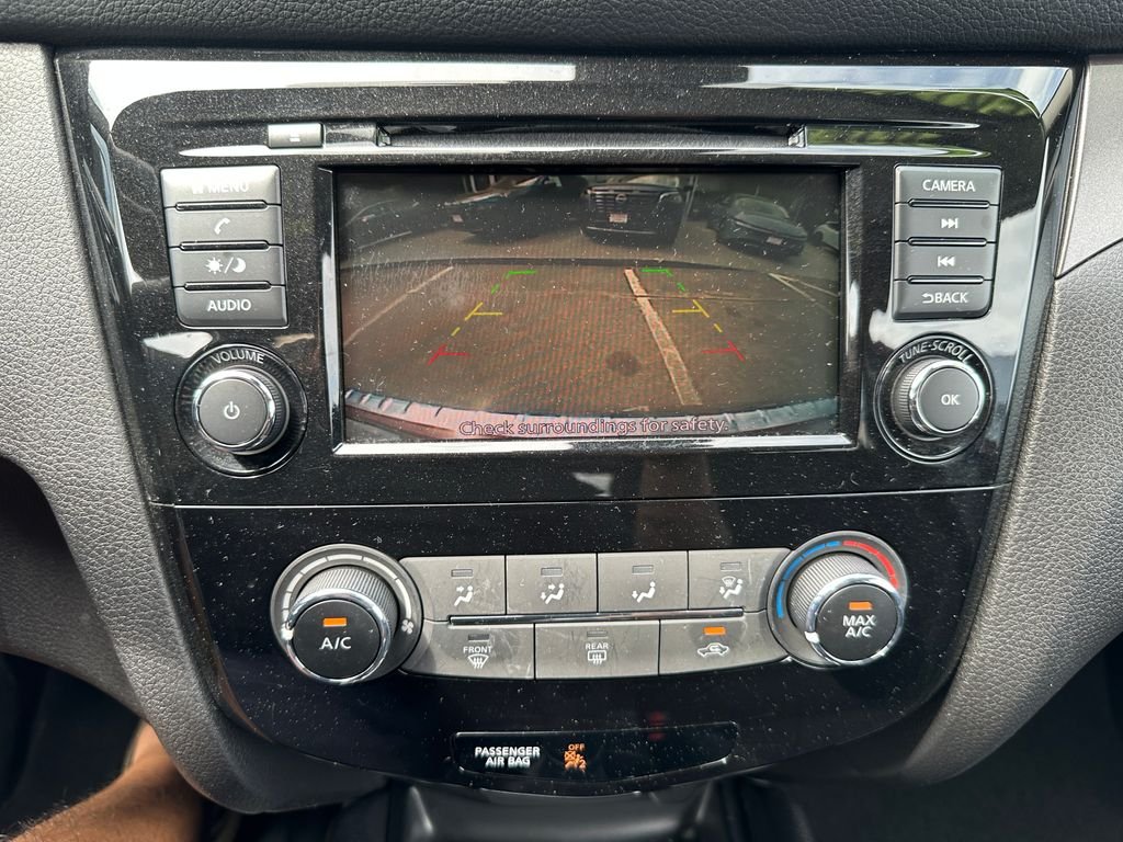 Used 2020 Red Nissan S image 16