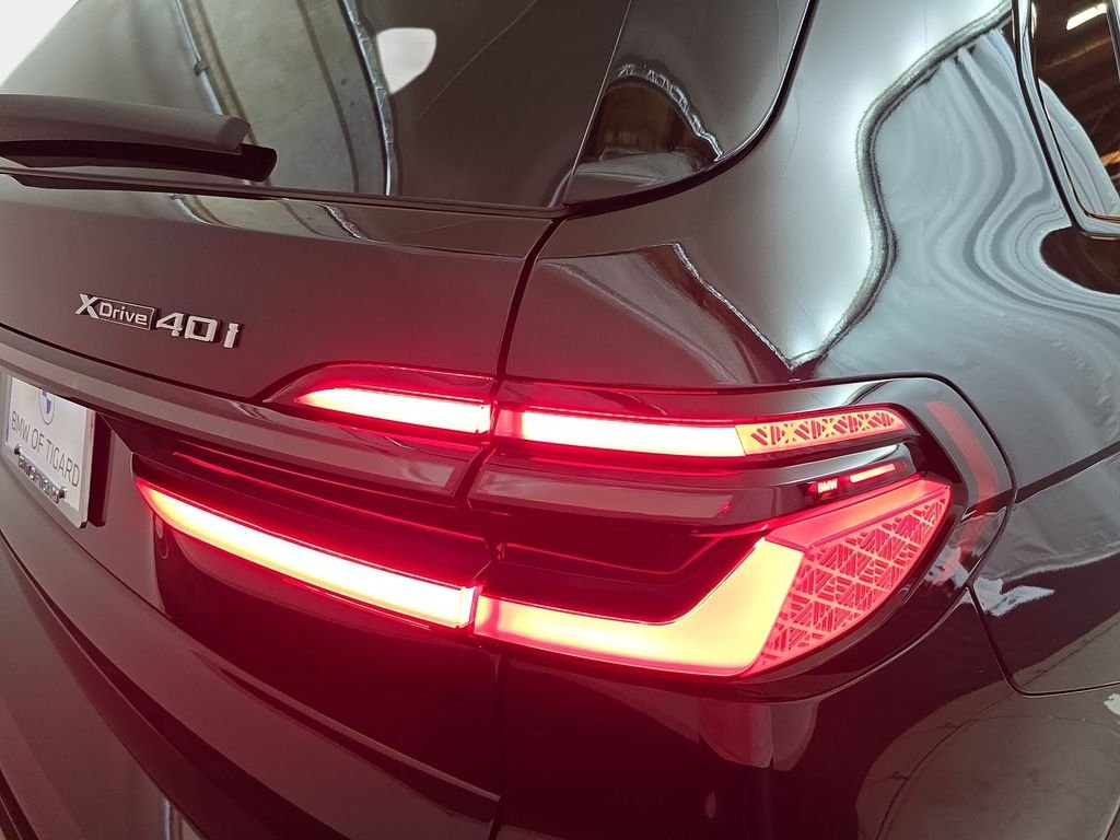 New 2027 Black Sapphire Metallic BMW xDrive40i image 31