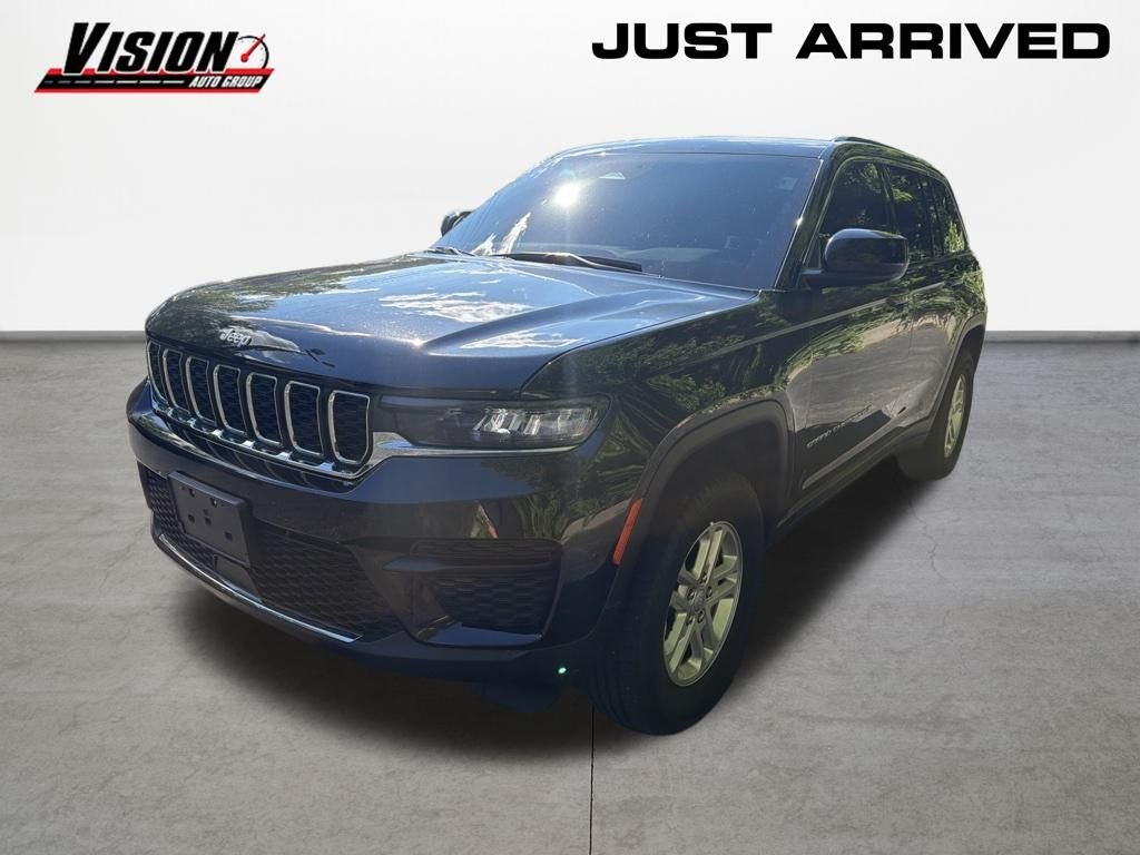 Used 2025 Black Jeep Laredo image 1