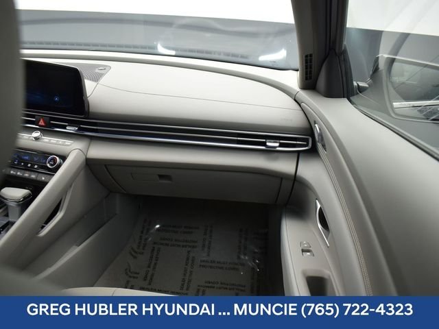 Used 2025 Black Hyundai SEL Convenience image 36