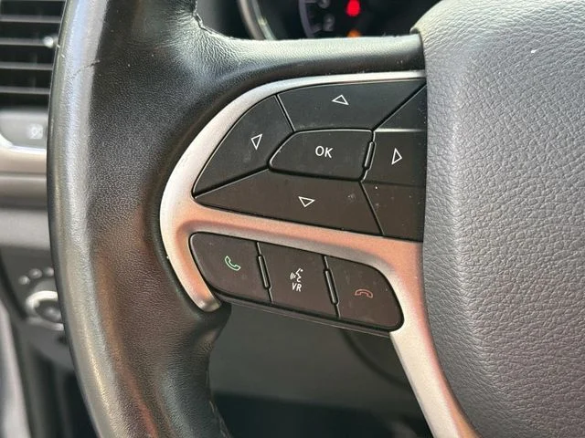 Used 2019 Silver Jeep Altitude image 36