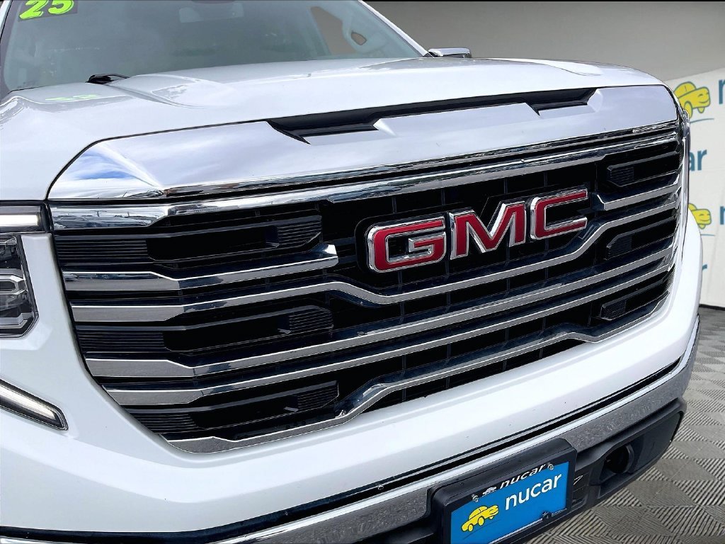 Used 2025 Summit White GMC SLT image 29
