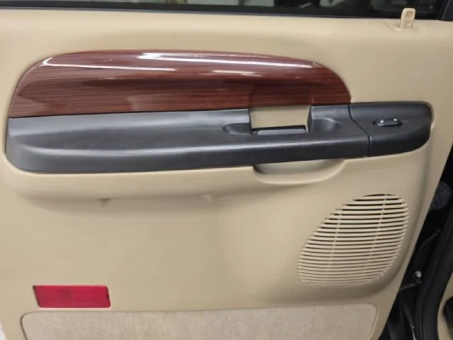 Used 2005 Black Clearcoat Ford Limited image 20