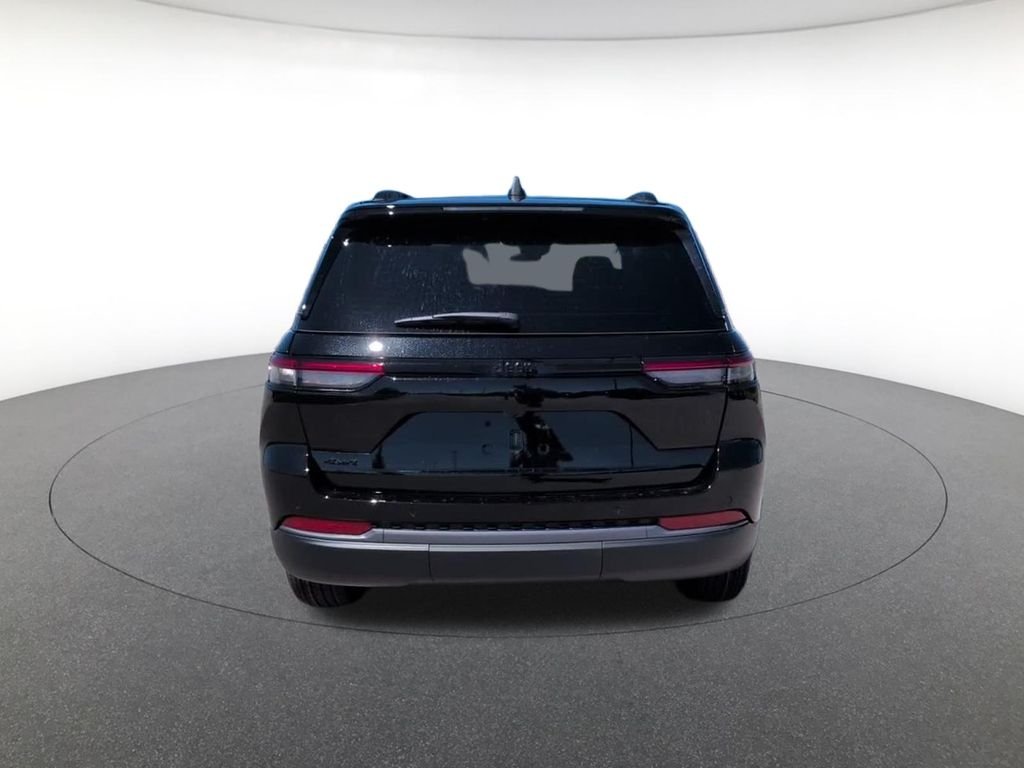 New 2026 Diamond Black Crystal Pearl-Coat Exterior Paint Jeep Laredo image 8
