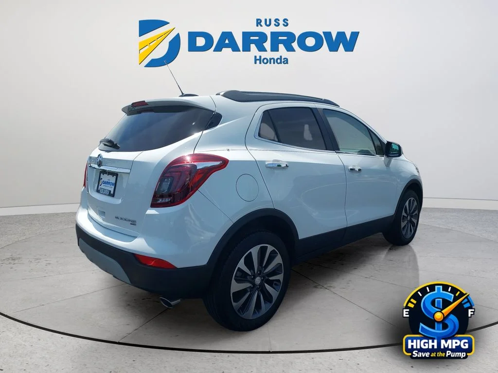 Used 2022 White Buick Preferred image 5