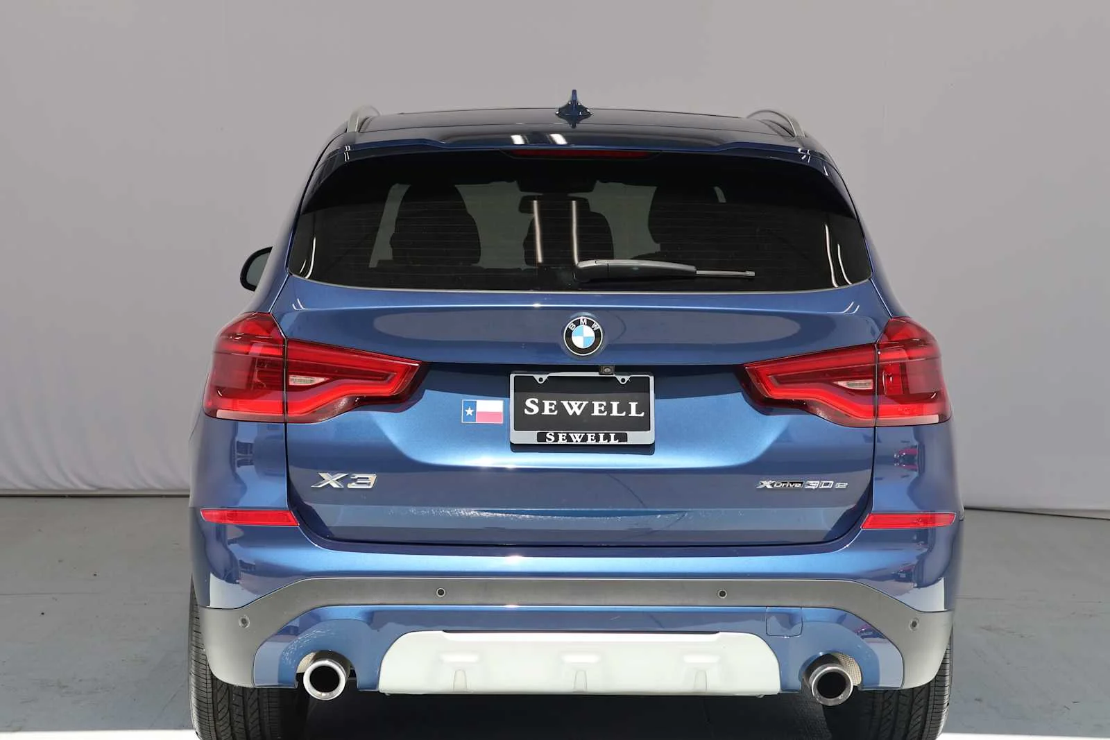 Used 2021 Phytonic Blue Metallic BMW xDrive30e image 6
