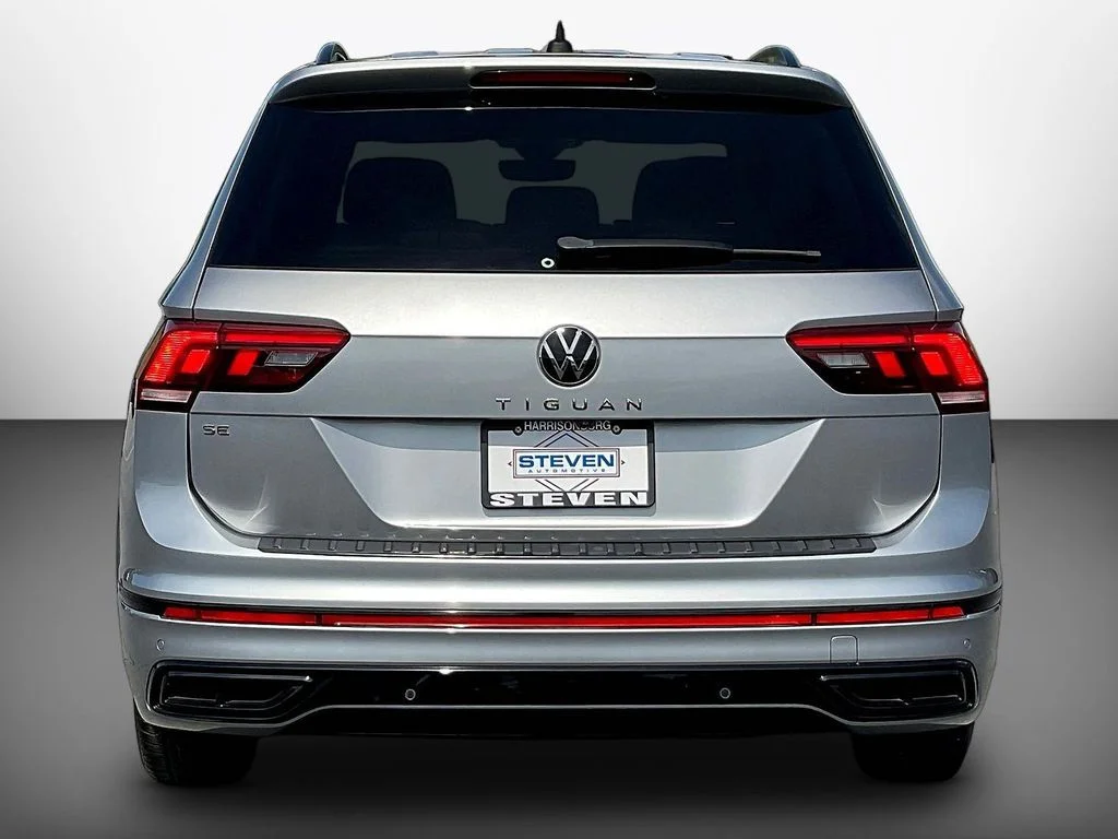 Used 2022 Pyrite Silver Metallic Volkswagen 2.0T SE R-Line Black image 5
