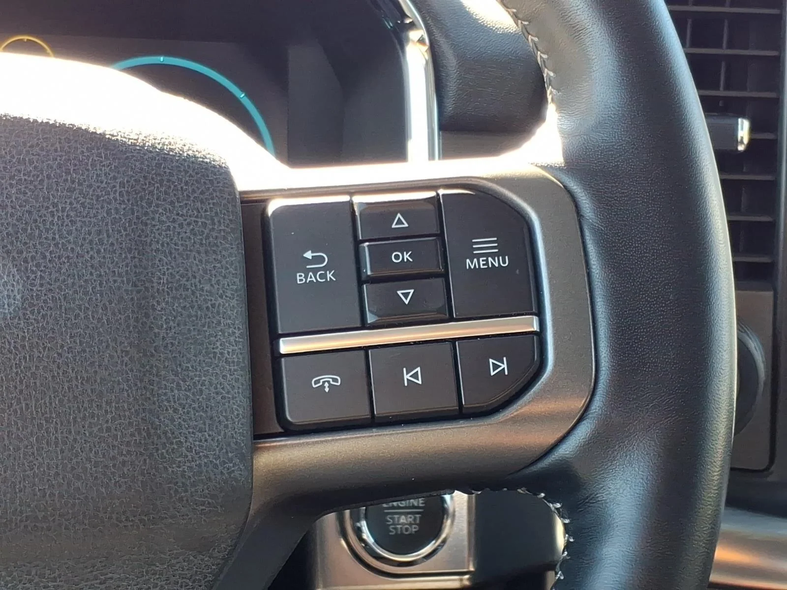 Used 2021 Star White Metallic Tri-Coat Ford LARIAT image 27