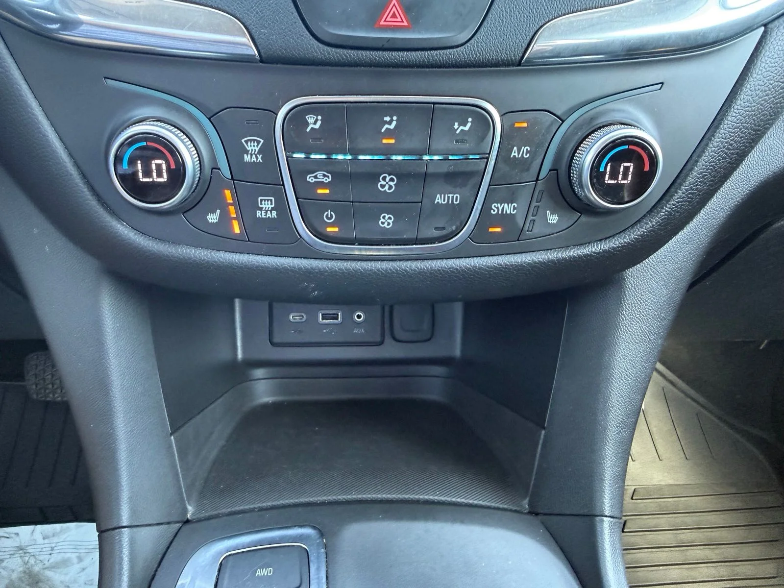 2019 Chevrolet Equinox LT - Photo 24