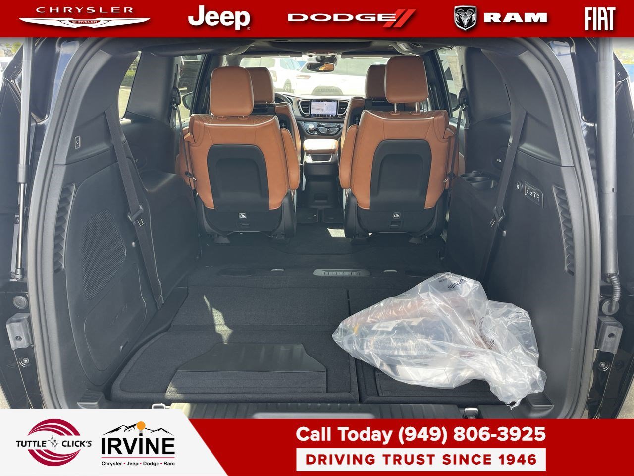New 2026 Diamond Black Crystal Pearl-Coat Exterior Paint Chrysler Pinnacle image 27