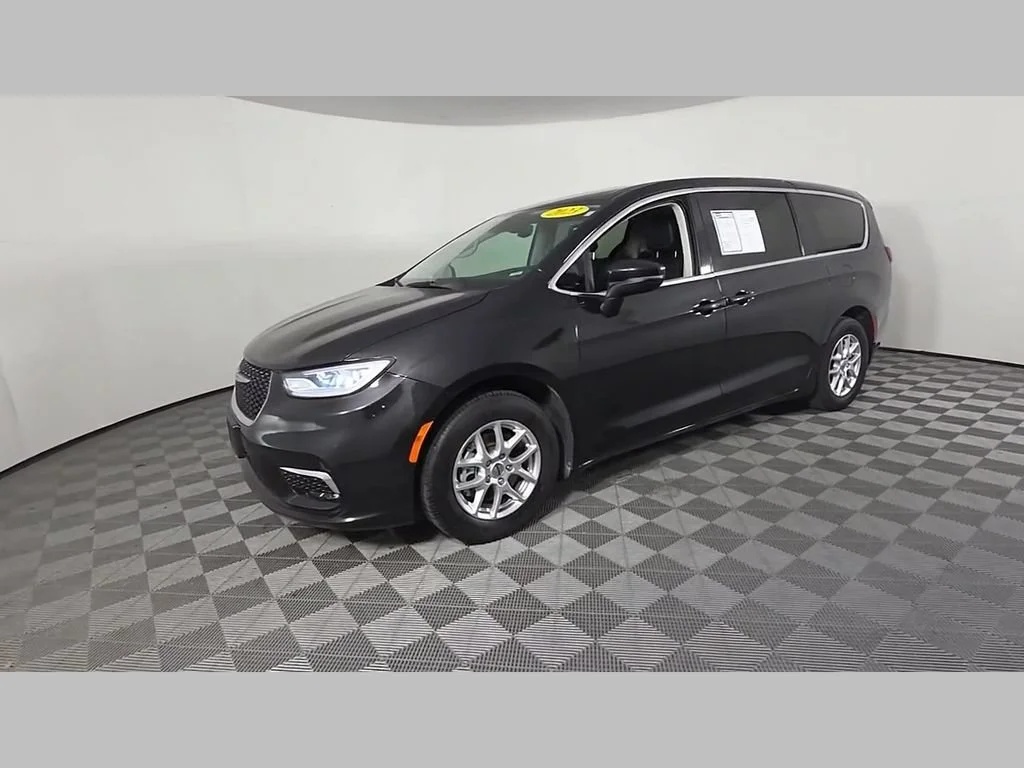 Used 2023 Brilliant Black Crystal Pearlcoat Chrysler Touring L image 48