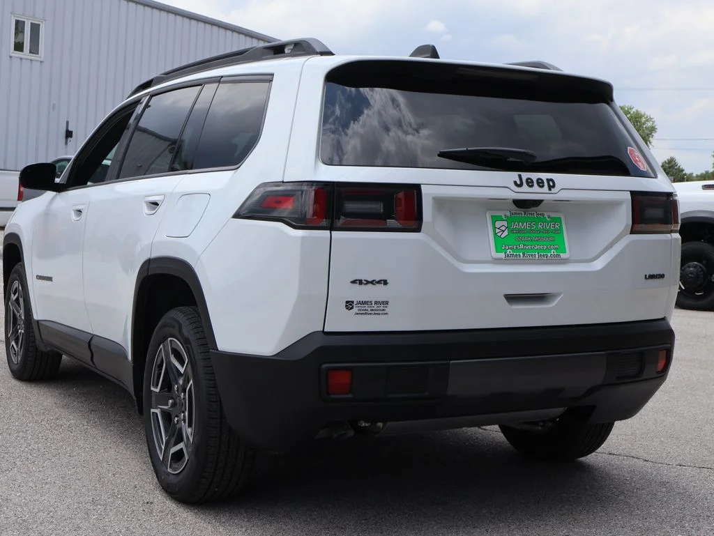 New 2026 Bright White Clear-Coat Exterior Paint Jeep Laredo image 3