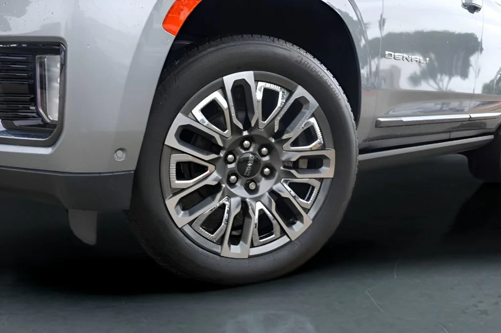 Used 2023 Sterling Metallic GMC Denali Ultimate image 3