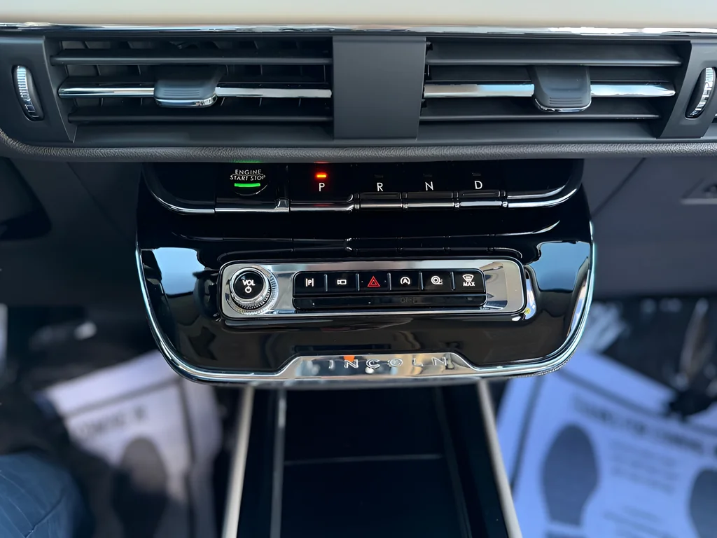 Used 2023 Blue Lincoln Standard image 19