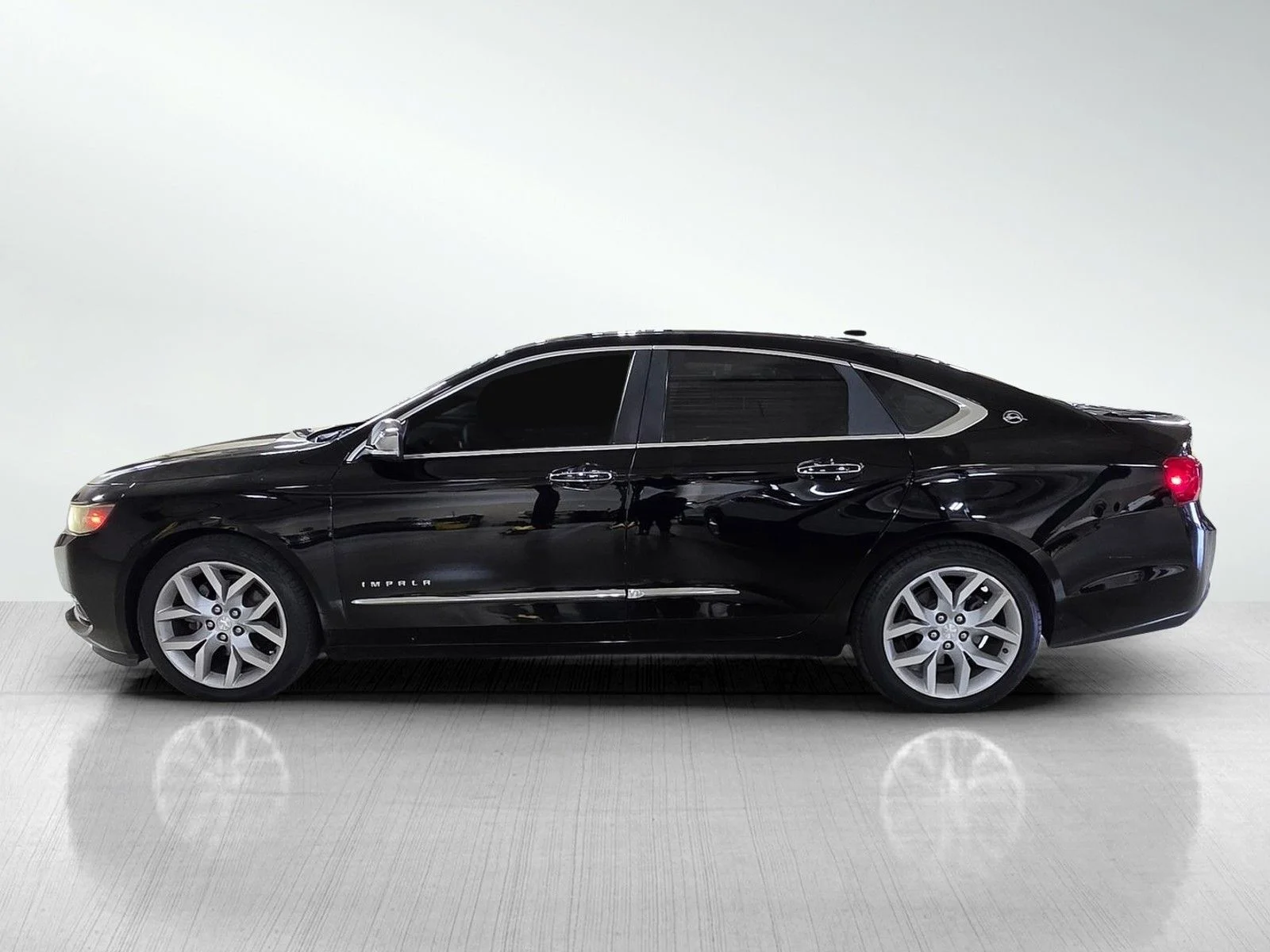 Used 2015 Black Chevrolet LTZ image 4