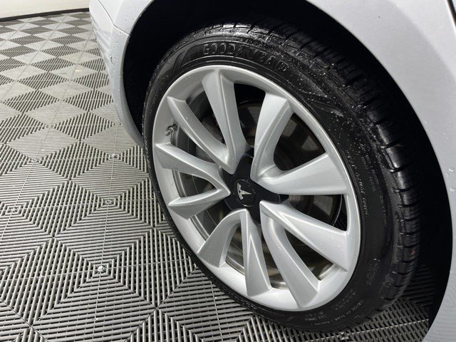 Used 2018 Silver Tesla Long Range Battery image 8