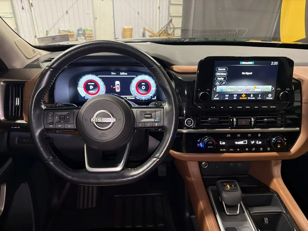 Used 2024 Super Black Nissan Platinum image 17
