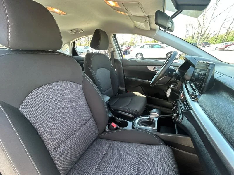 Used 2023 White Kia LX Sedan 4D image 20