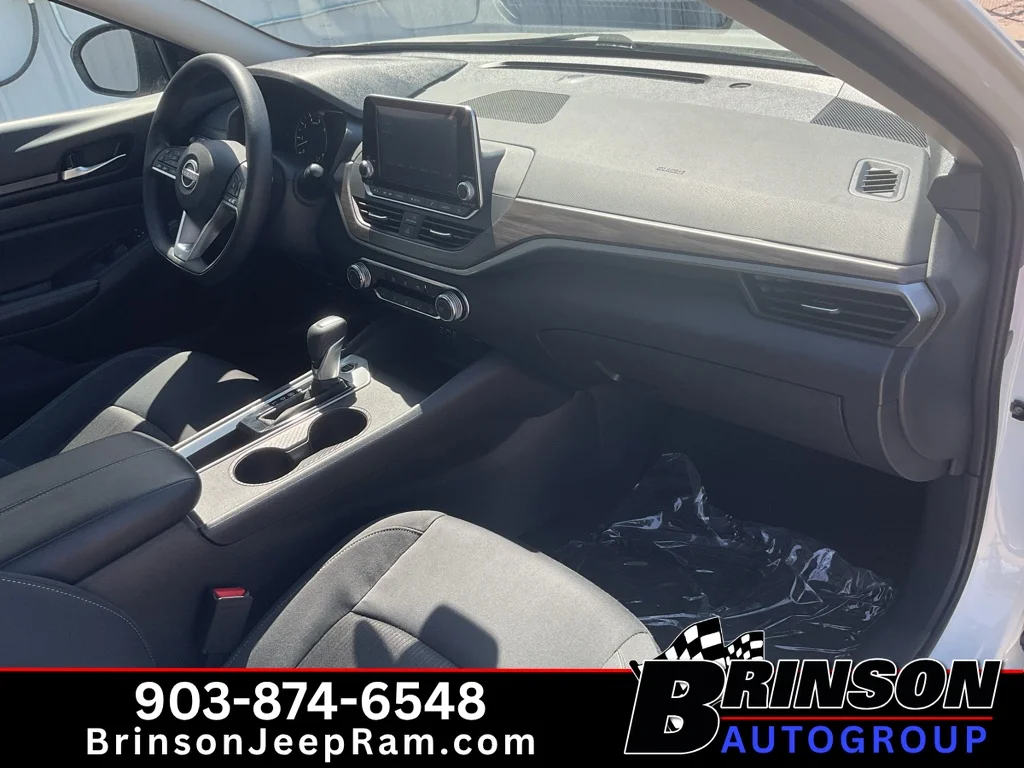 Used 2025 Glacier White Nissan SV image 21