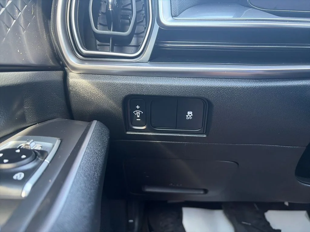 Used 2024 Silver Kia LX image 32