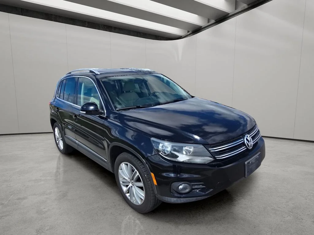 Used 2013 Deep Black Metallic Volkswagen SE image 7