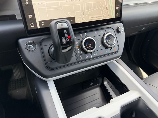 New 2026 Carpathian Grey Land Rover X-Dynamic SE image 24