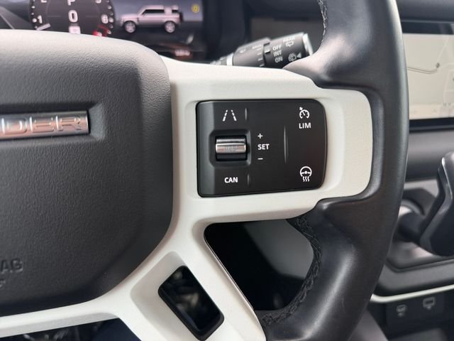 Used 2023 White Land Rover SE image 23