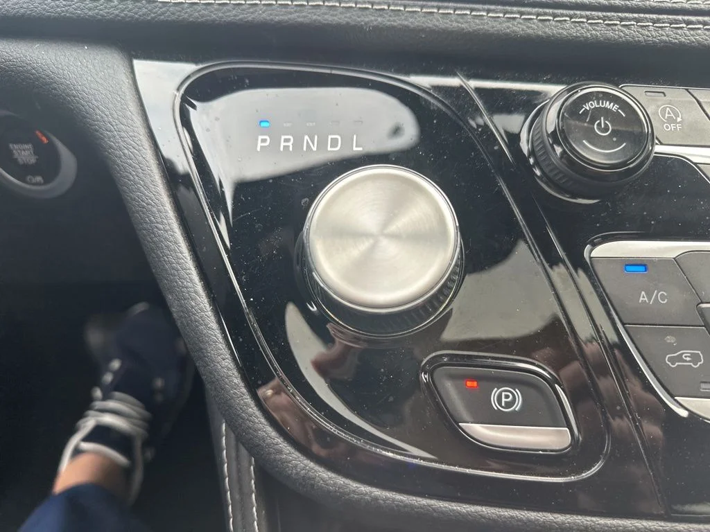Used 2025 White Chrysler Limited image 24