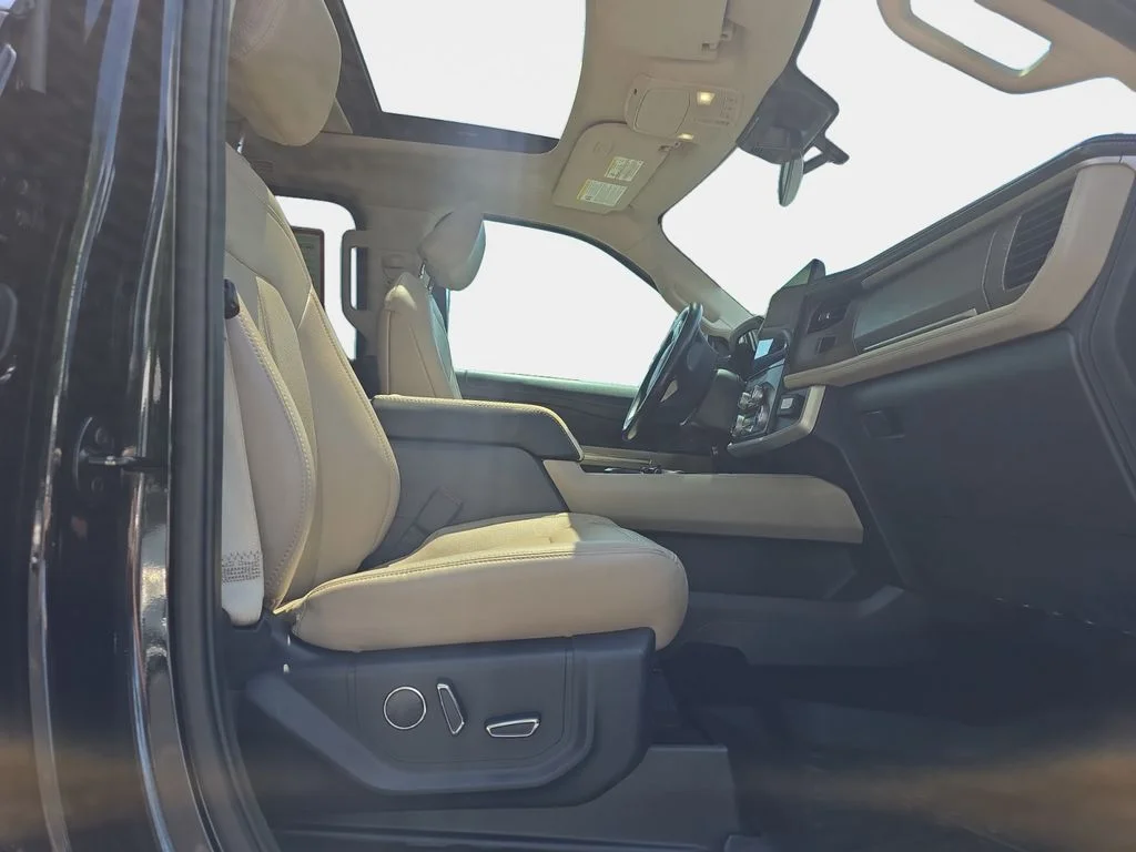 Used 2022 Black Metallic Ford Limited image 19