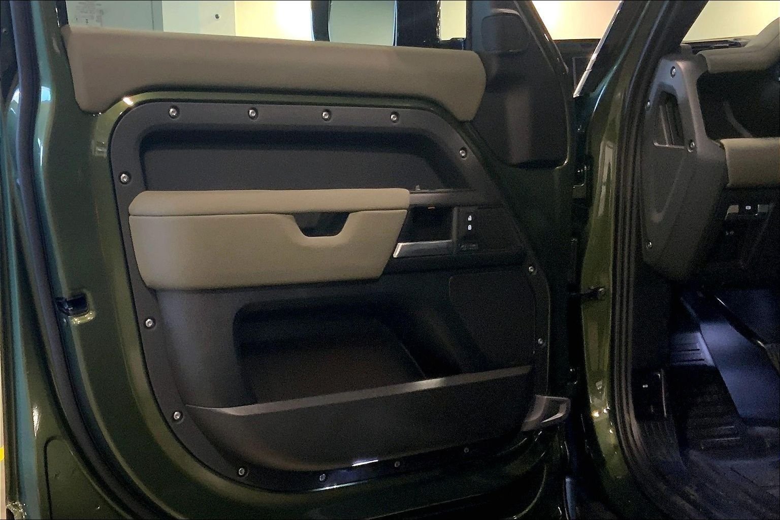 New 2026 Woolstone Green LAND ROVER X-Dynamic SE image 10