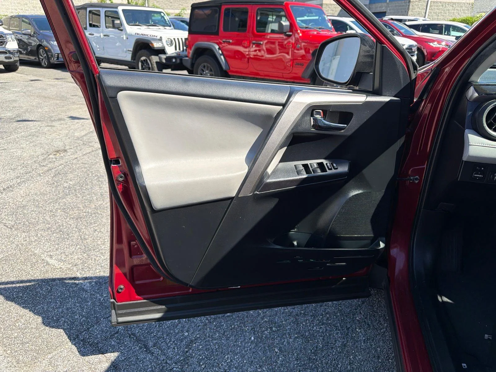 2018 Toyota RAV4 XLE - Photo 24