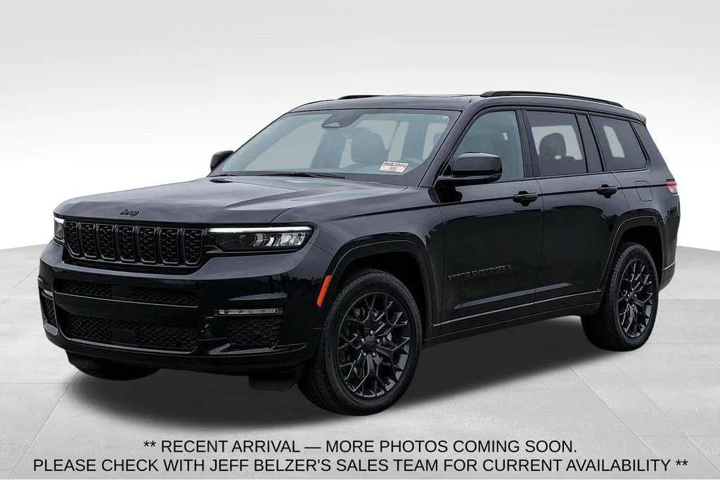 Used 2025 Diamond Black Crystal Pearlcoat Jeep Summit image 1