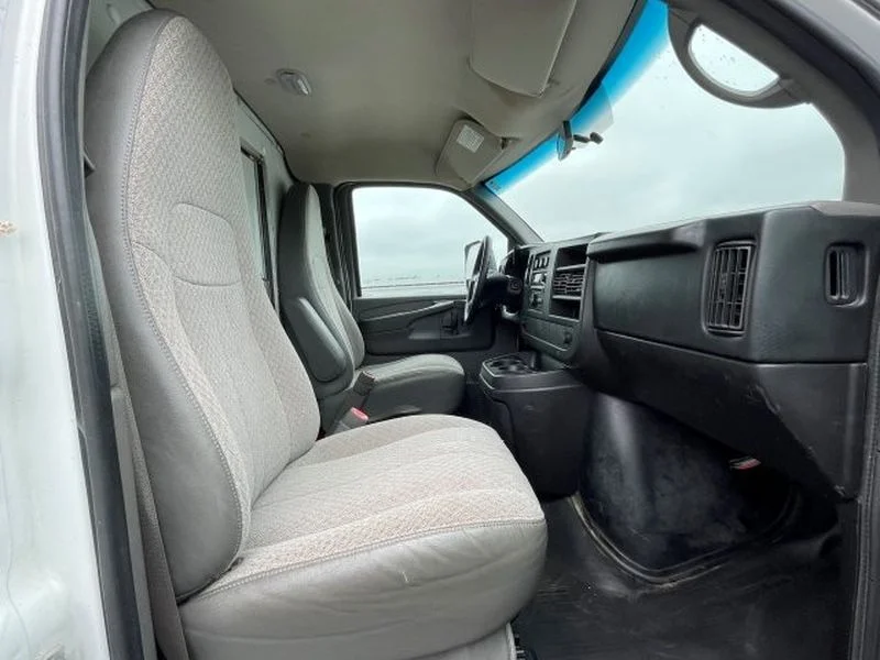 Used 2012 Summit White Chevrolet 2WT image 17