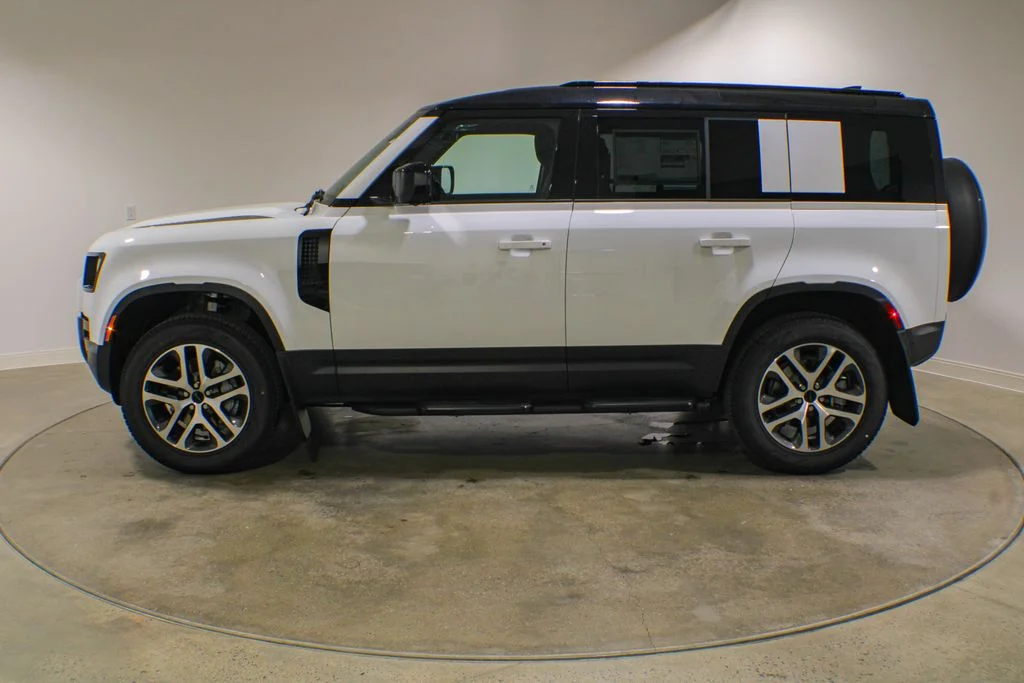 New 2026 Fuji White Land Rover S image 2