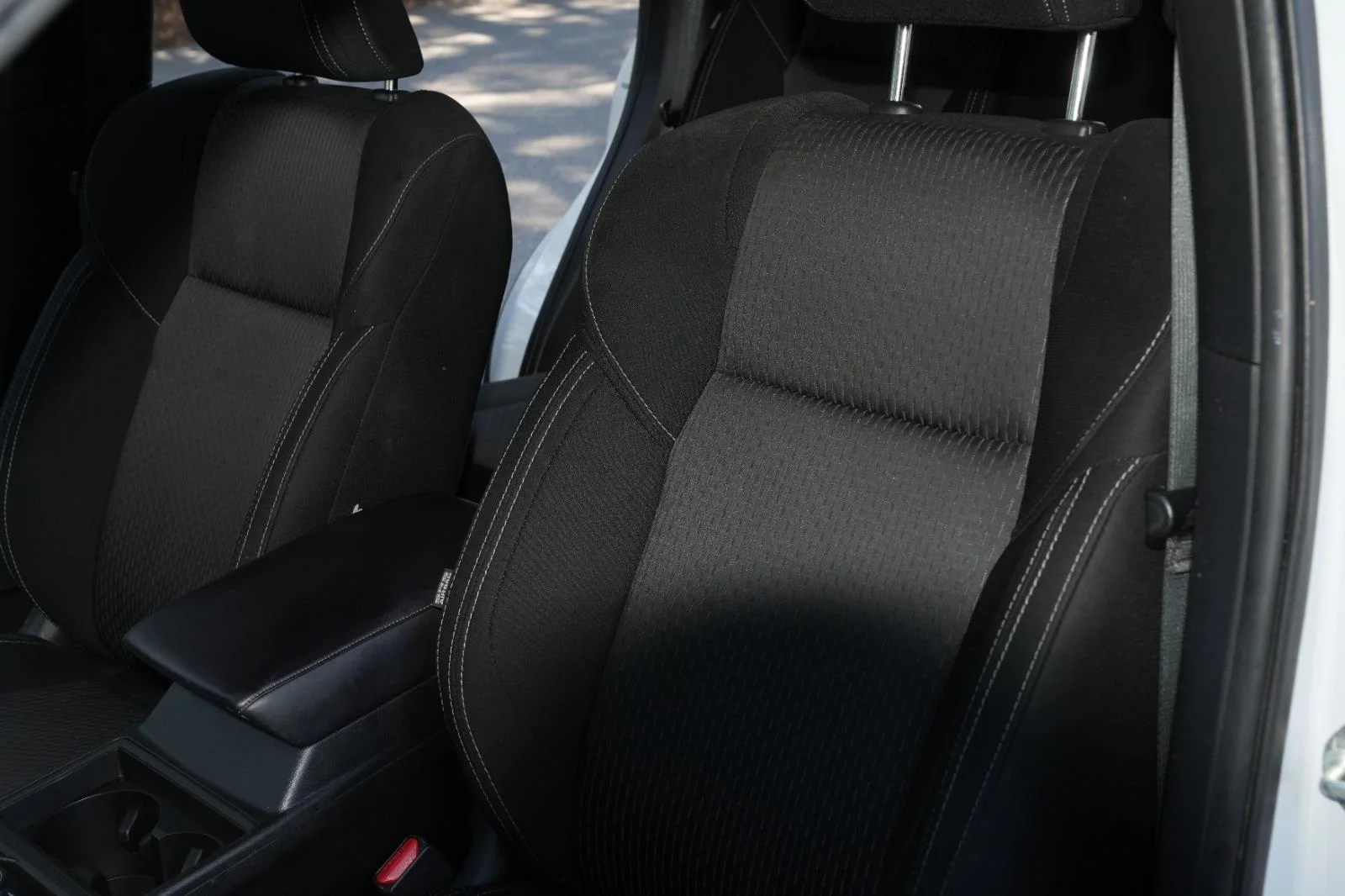 Used 2024 Silver Mitsubishi ES image 14