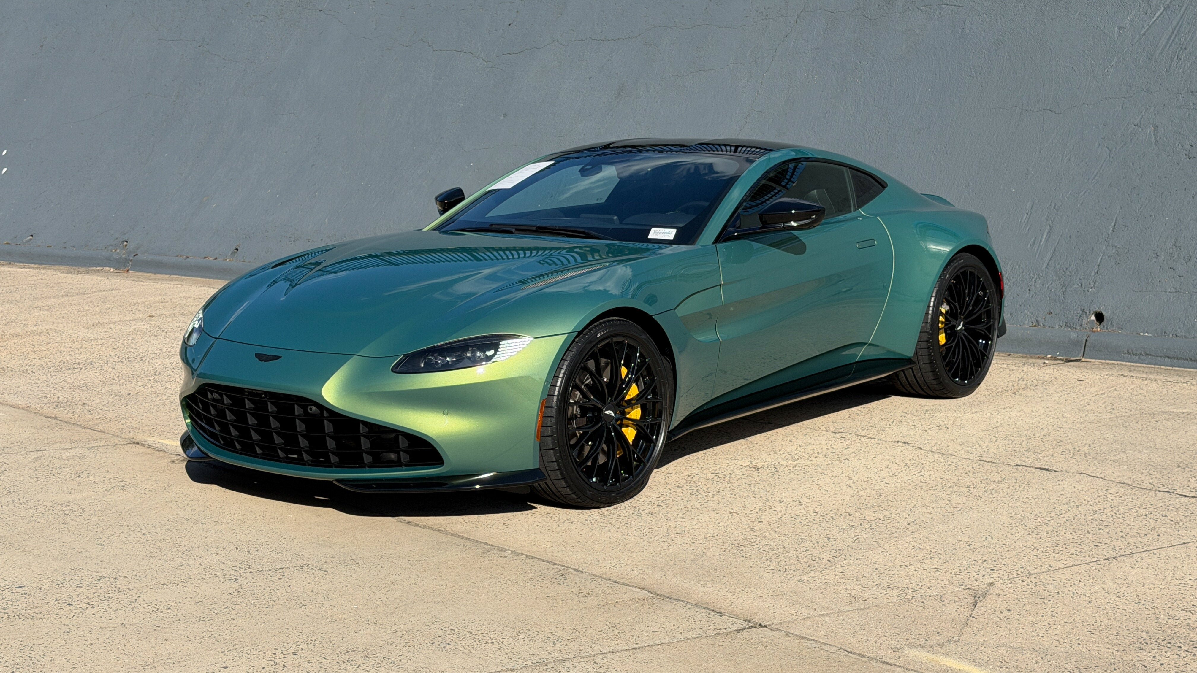 Used 2023 Iridescent Emerald Aston Martin coupe image 18