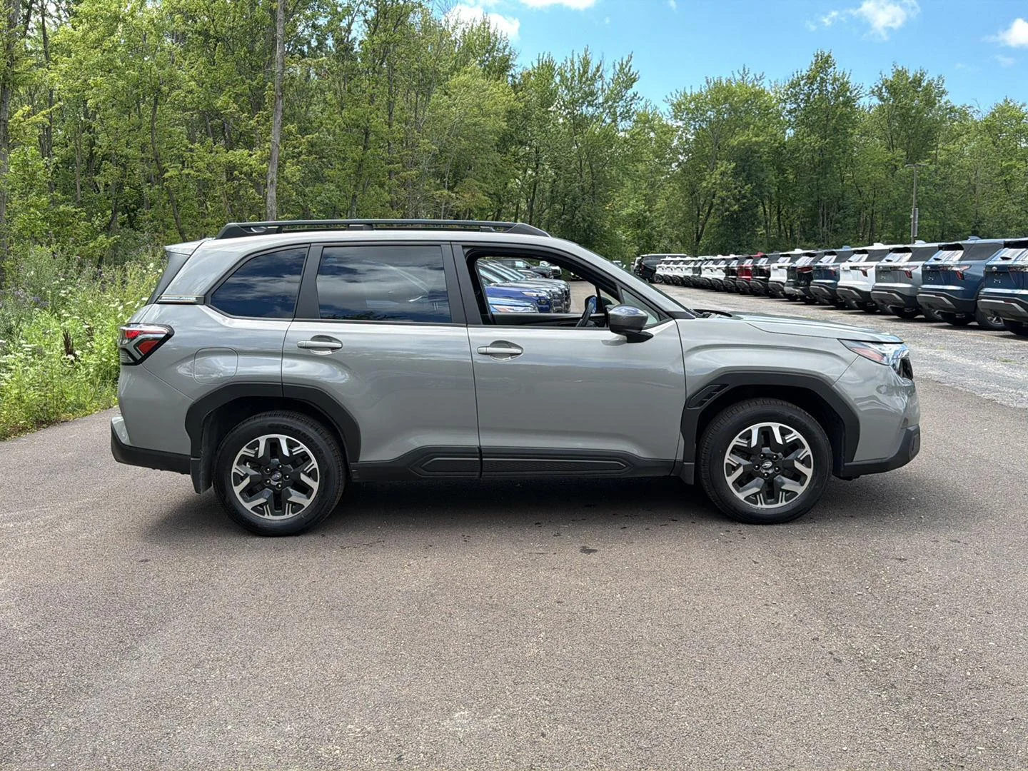 Used 2025 River Rock Pearl Subaru Premium image 7