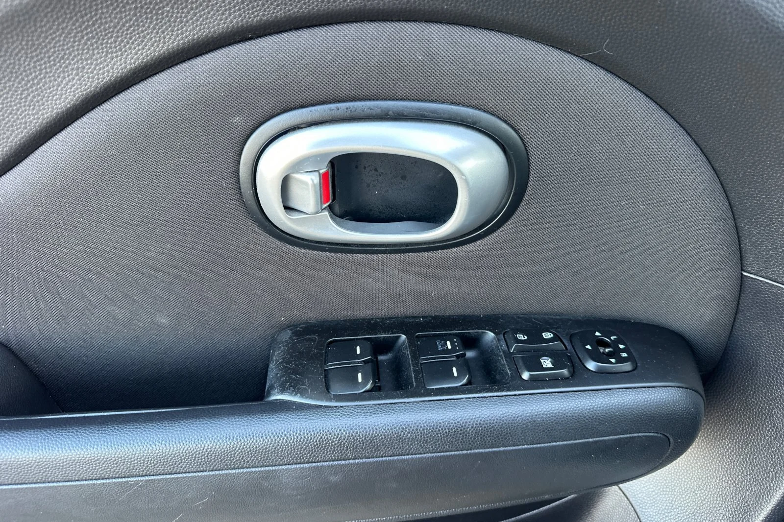 Used 2016 White Kia Base image 11