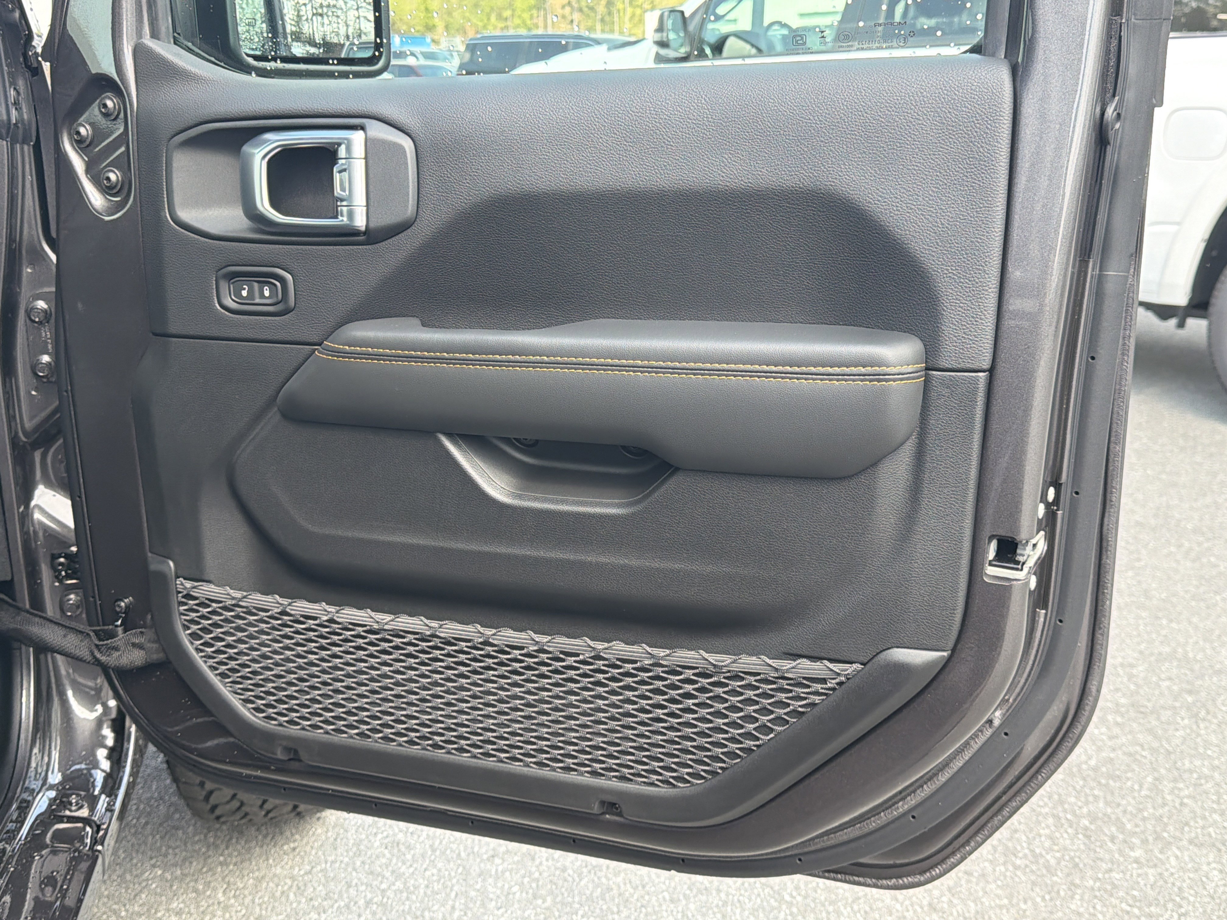 New 2026 Granite Crystal Metallic Clearcoat Jeep Sahara image 17