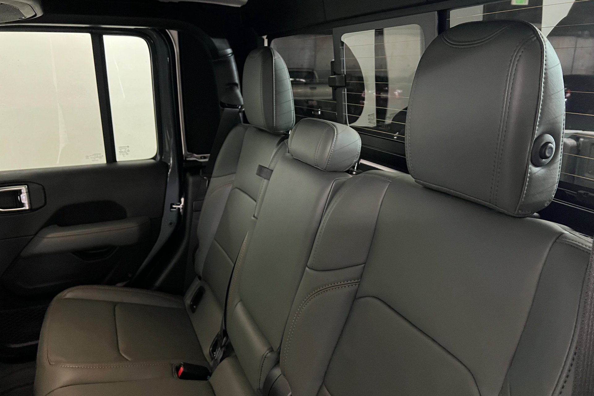 New 2025 Anvil Clearcoat Jeep Mojave X image 21